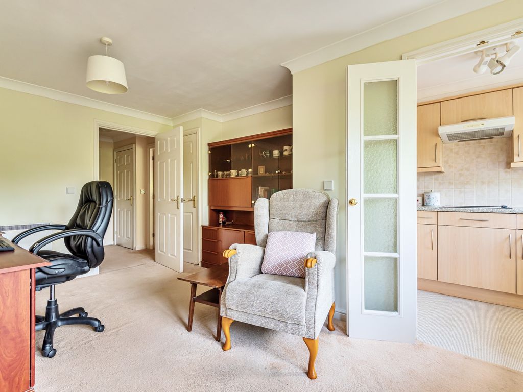 1 bed flat for sale in Old Winton Road, Andover SP10, £99,950