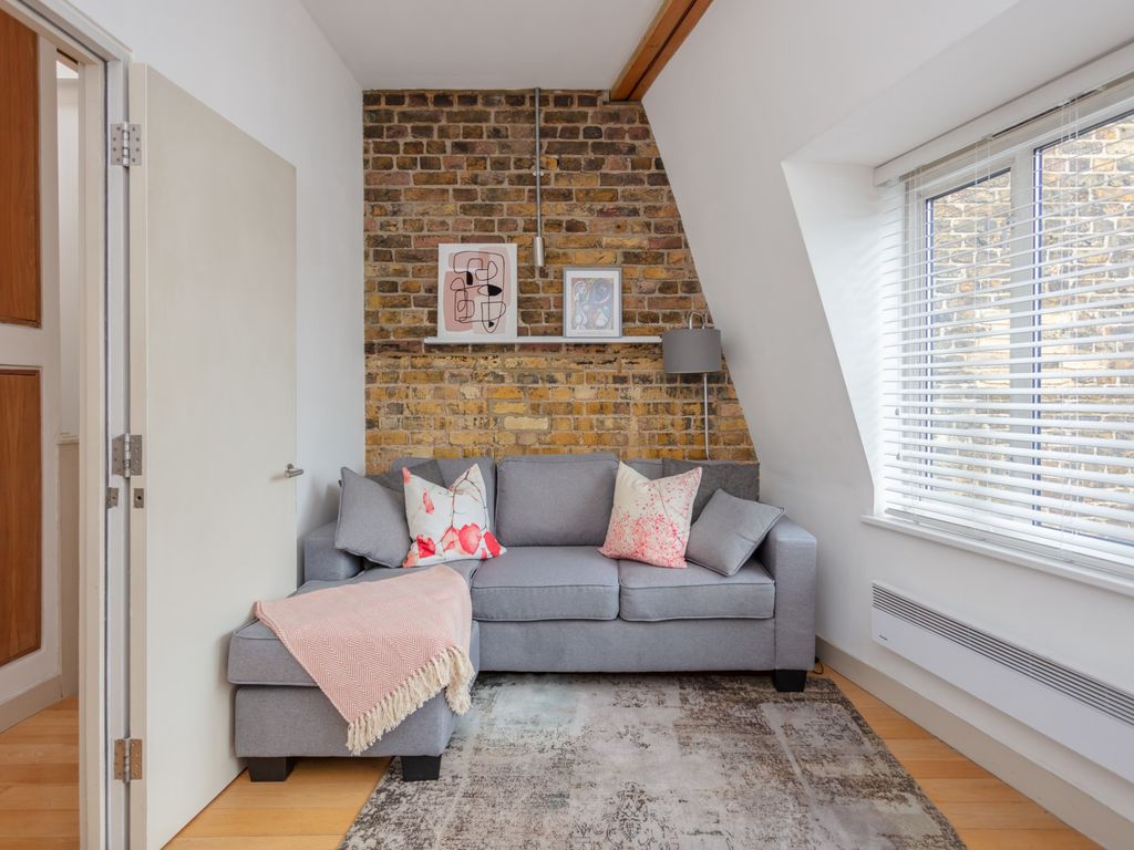 1 bed flat to rent in Lndn-Bat592 - Battersea Rise, London SW11, £2,400 pcm