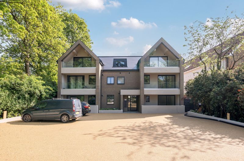 New home, 3 bed flat for sale in Smitham Bottom Lane, Purley CR8, £550,000