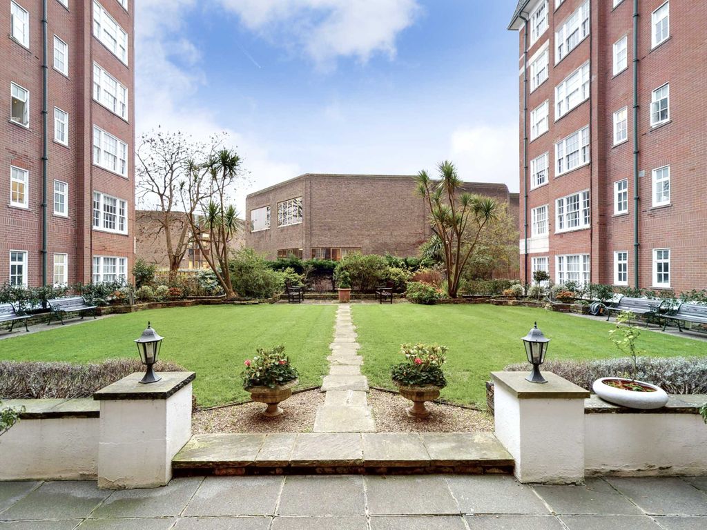 2 bed flat for sale in Apsley House, 23-29 Finchley Road, London NW8, £650,000