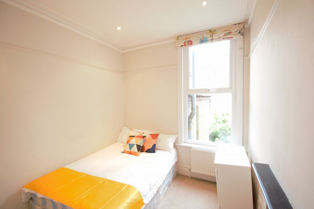 Room to rent in Hillfield Road, London NW6, £1,044 pcm
