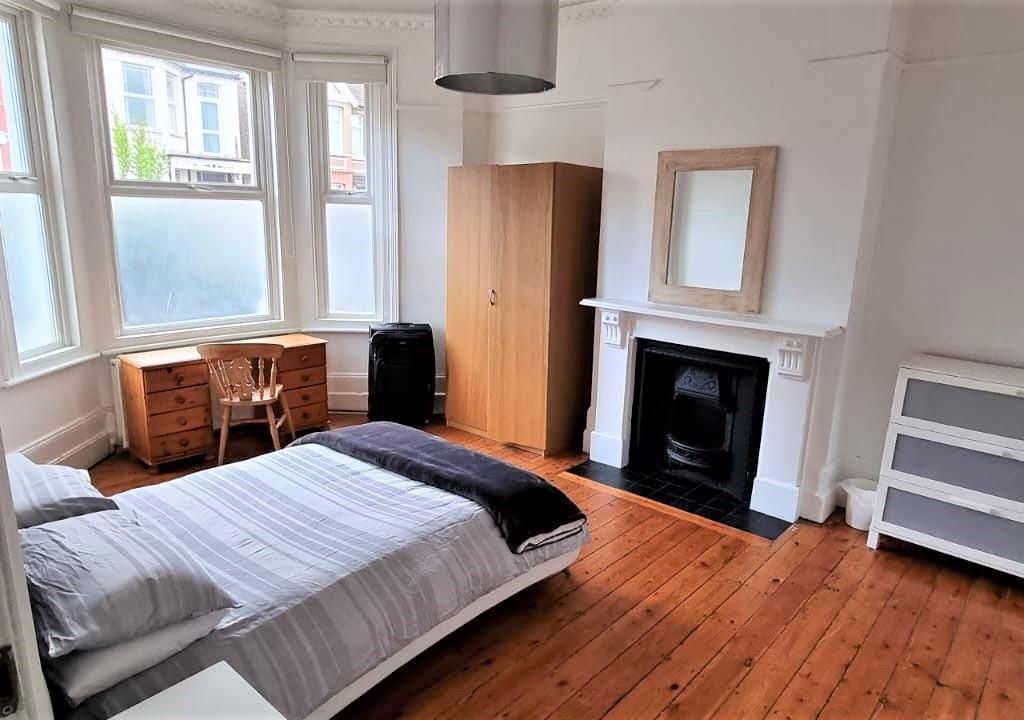 3 bed maisonette for sale in Sylvan Avenue, London N22, £515,000