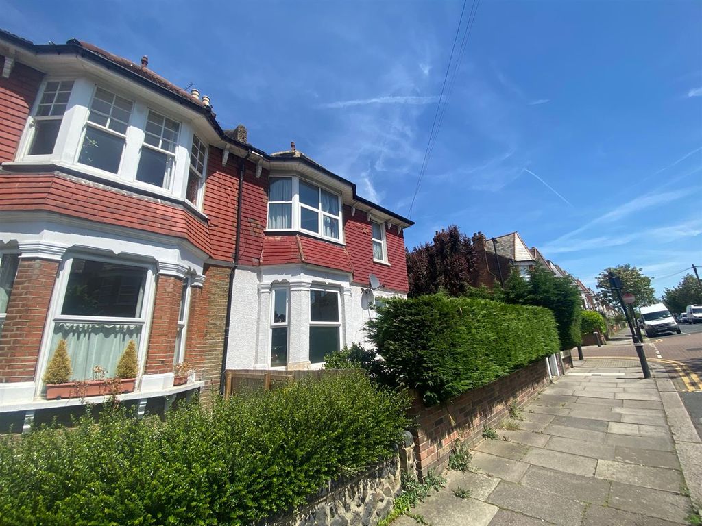 3 bed maisonette for sale in Sylvan Avenue, London N22, £515,000