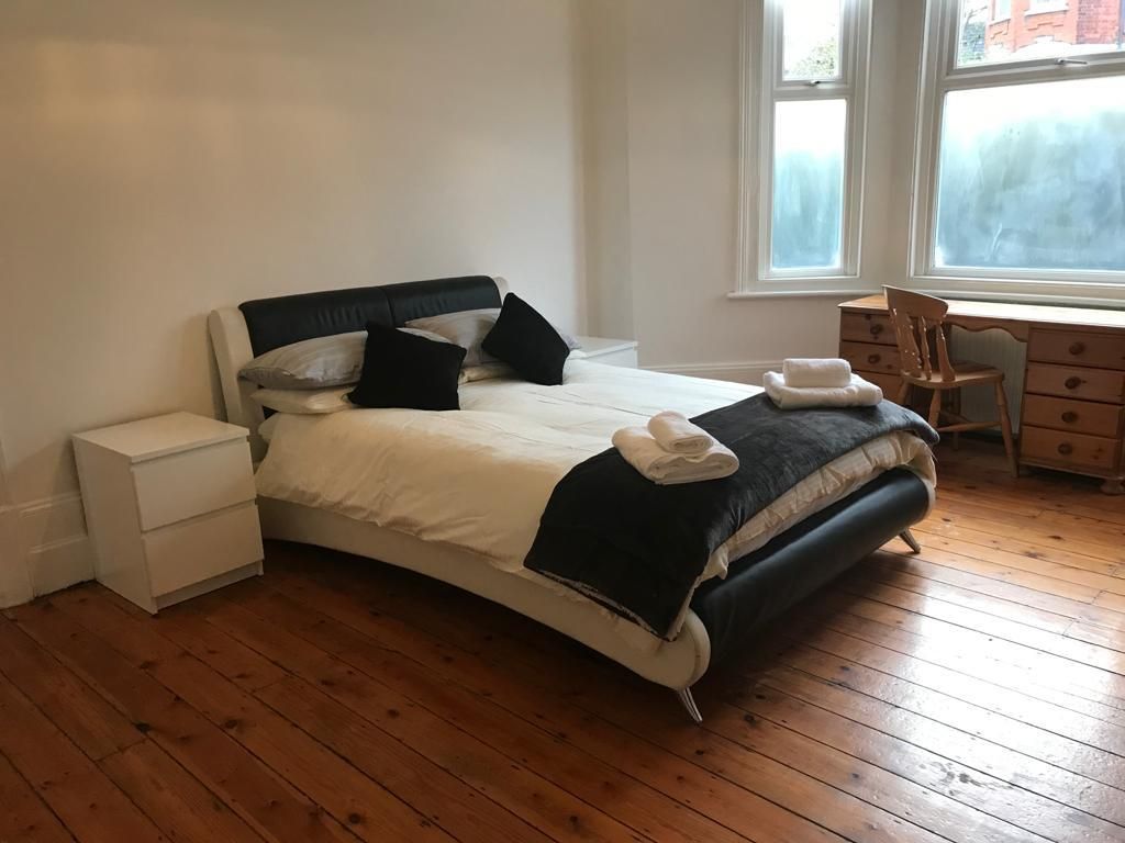 3 bed maisonette for sale in Sylvan Avenue, London N22, £515,000