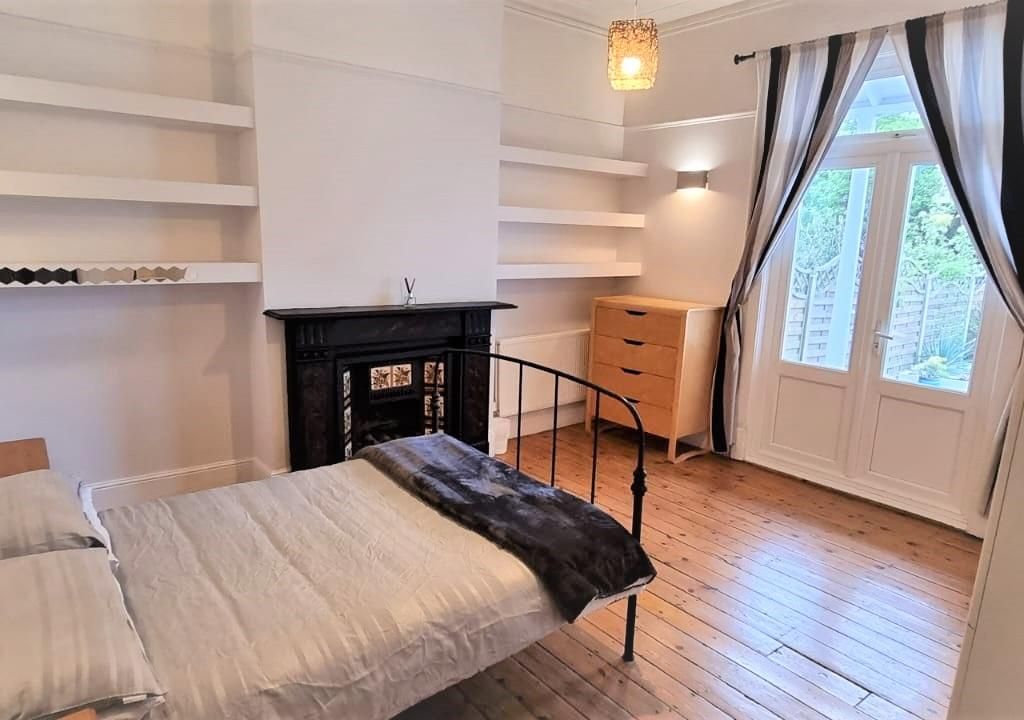 3 bed maisonette for sale in Sylvan Avenue, London N22, £515,000