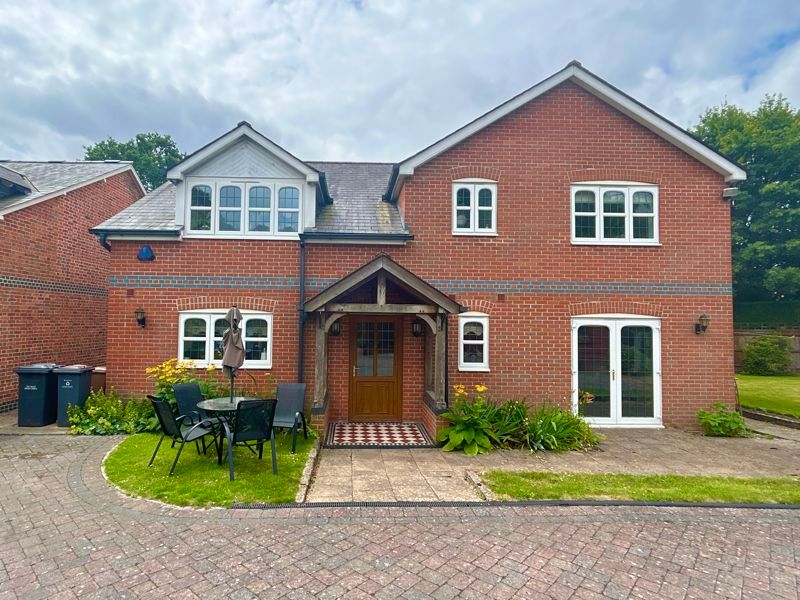 4 bed detached house for sale in Botley Road, North Baddesley, Southampton SO52, £665,000