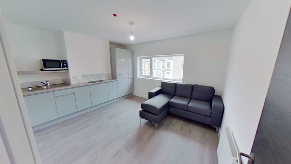 1 bed flat to rent in Brook Street, Treforest, Pontypridd CF37, £700 pcm