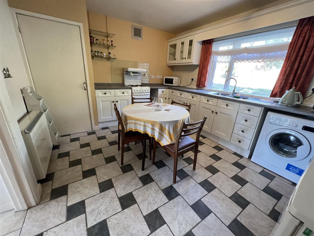 3 bed detached house for sale in Padarn Crescent, Llanbadarn Fawr, Aberystwyth SY23, £385,000