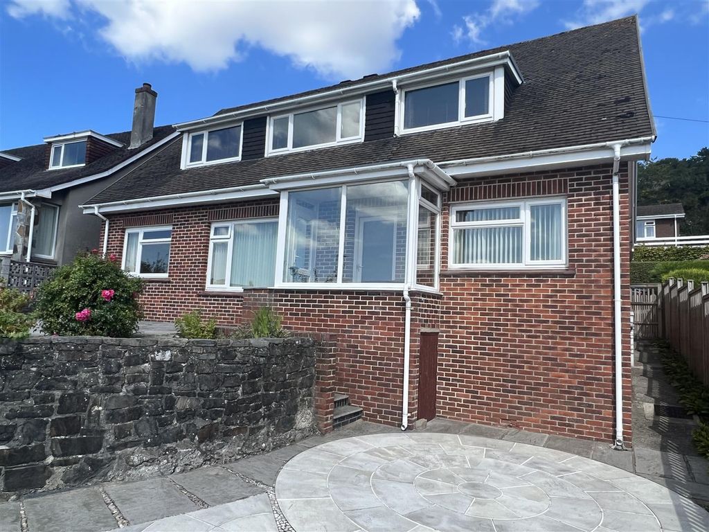 3 bed detached house for sale in Padarn Crescent, Llanbadarn Fawr, Aberystwyth SY23, £385,000