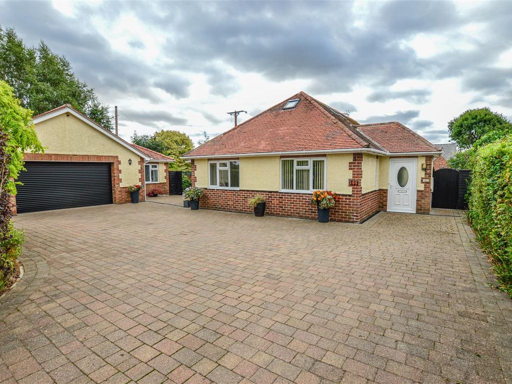 3 bed bungalow for sale in Main Street, Dorrington, Lincoln LN4, £450,000