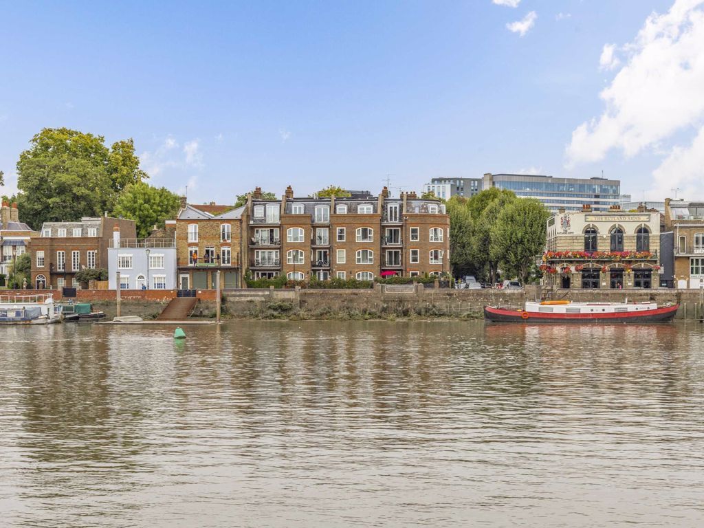 2 bed flat for sale in Lower Mall, London W6, £1,175,000