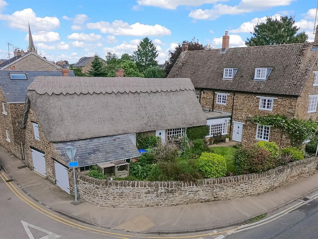 4 bed cottage for sale in Main Road, Middleton Cheney, Banbury OX17, £500,000