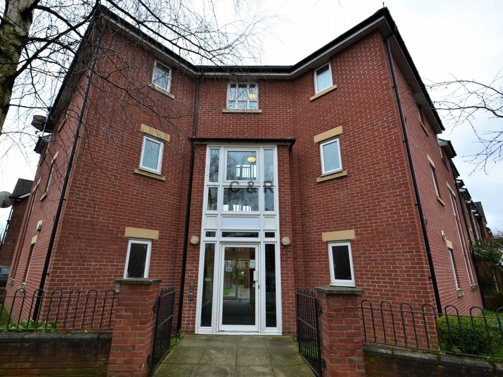 2 bed flat for sale in Yew Street, Hulme, Manchester M15, £160,000