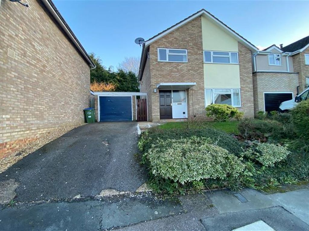 3 bed detached house to rent in Chandos Close, Buckingham MK18, £1,395 pcm