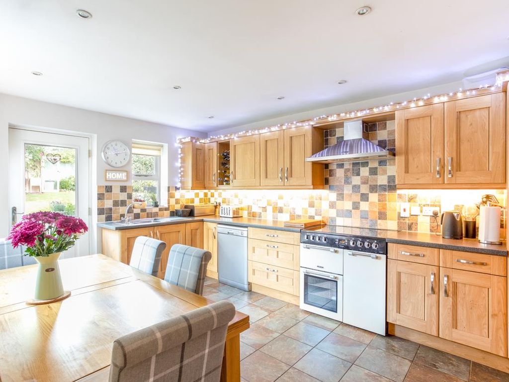 5 bed terraced house for sale in Brafferton, York YO61, £525,000