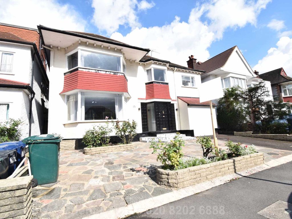 5 bed detached house for sale in Cheyne Walk, Hendon NW4, £1,395,000