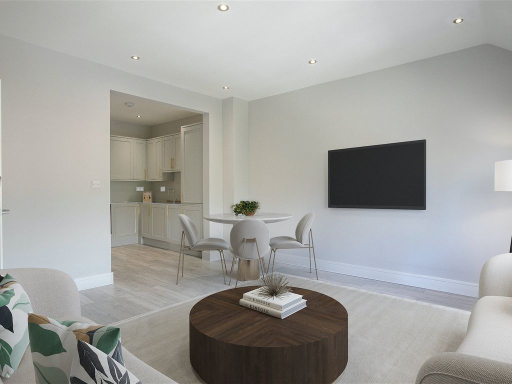 2 bed flat for sale in Banstead Road, Purley CR8, £360,000