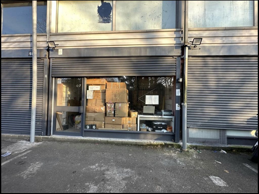 Warehouse to let in Uxbridge Road, Hayes, Greater London UB4, £30,000 pa