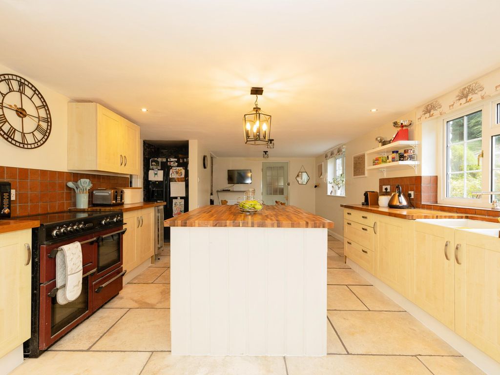 6 bed detached house for sale in Old Greystone Hill, Launceston PL15, £675,000
