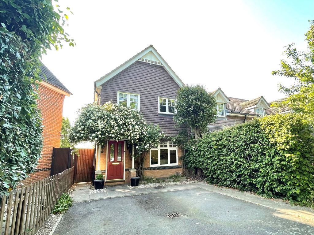 3 bed end terrace house for sale in Nigel Fisher Way, Chessington KT9, £475,000