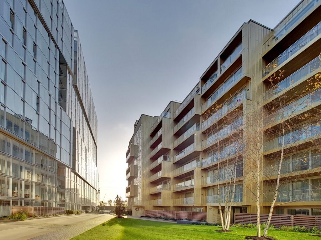 1 bed flat for sale in Aurora Gardens, London SW11, £760,000