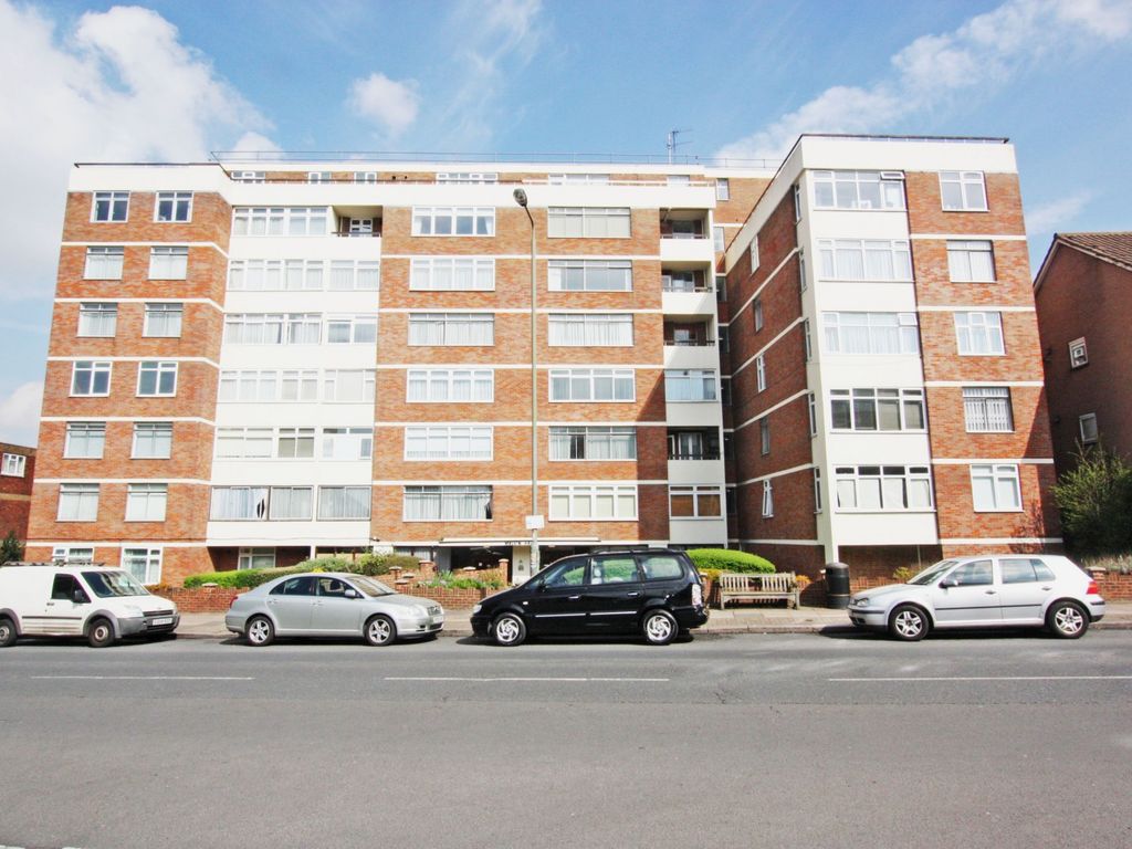 2 bed flat for sale in Melvin Hall, Golders Green Road, Golders Green NW11, £475,000