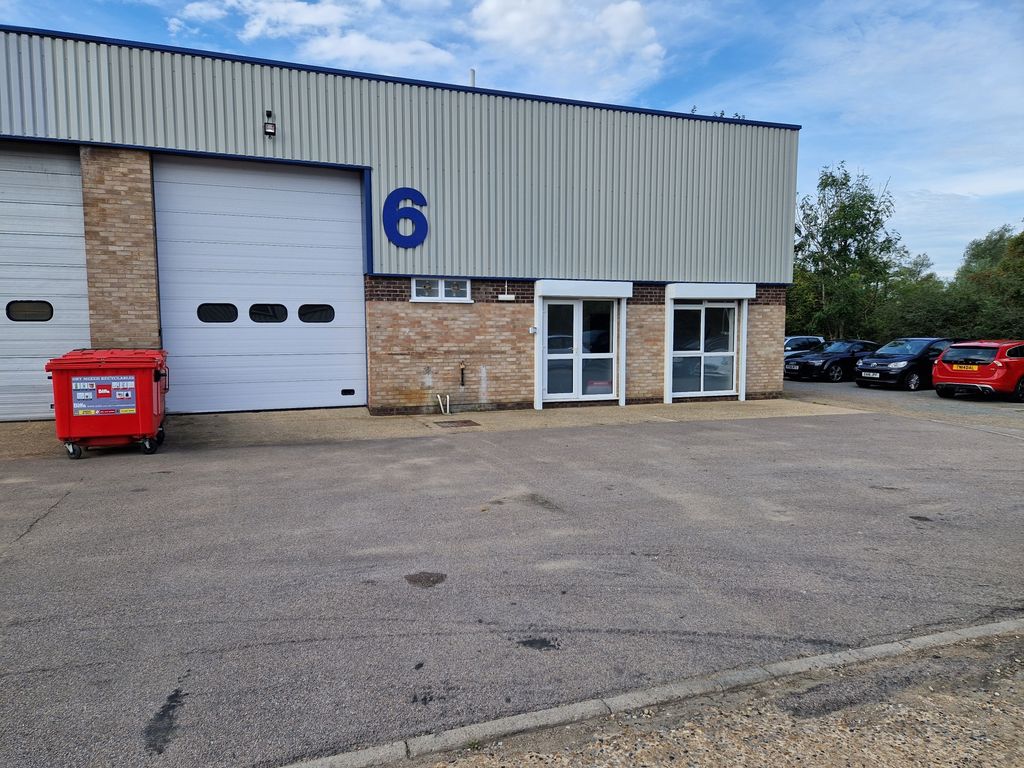 Warehouse to let in Stansted Road, Bishops Stortford CM23, £43,250 pa