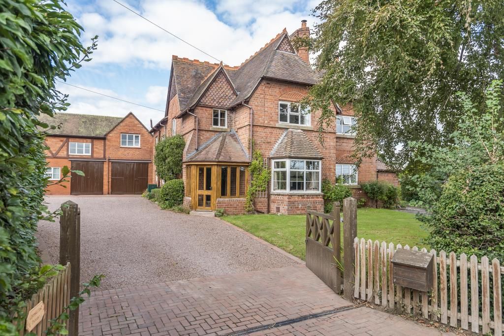7 bed detached house for sale in Monkland, Leominster HR6, £700,000