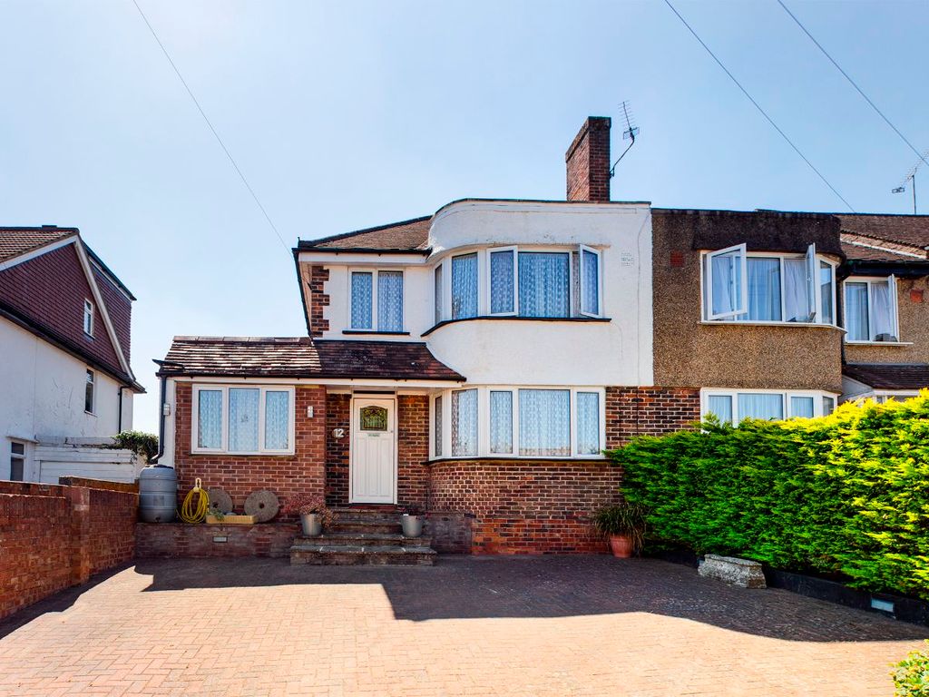 3 bed terraced house for sale in Benhurst Gardens, Selsdon, South Croydon CR2, £565,000