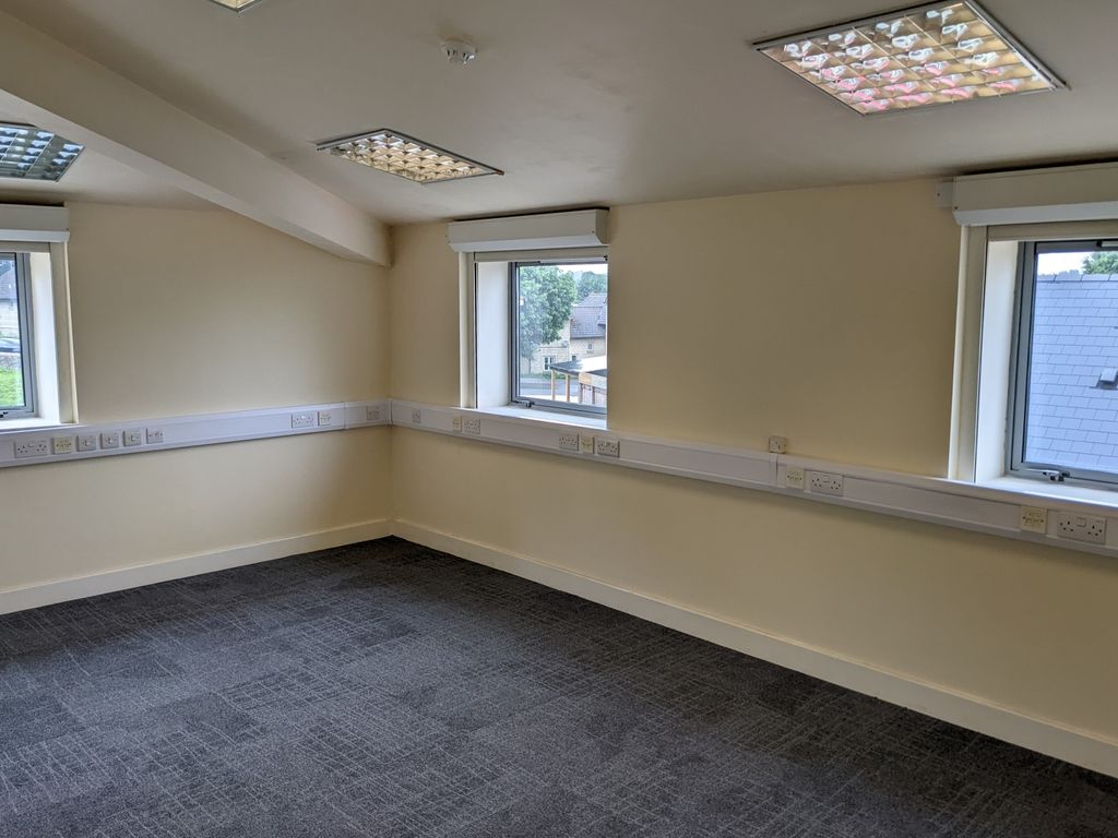 Office to let in Chesterton Lane, Cirencester GL7, £7,200 pa