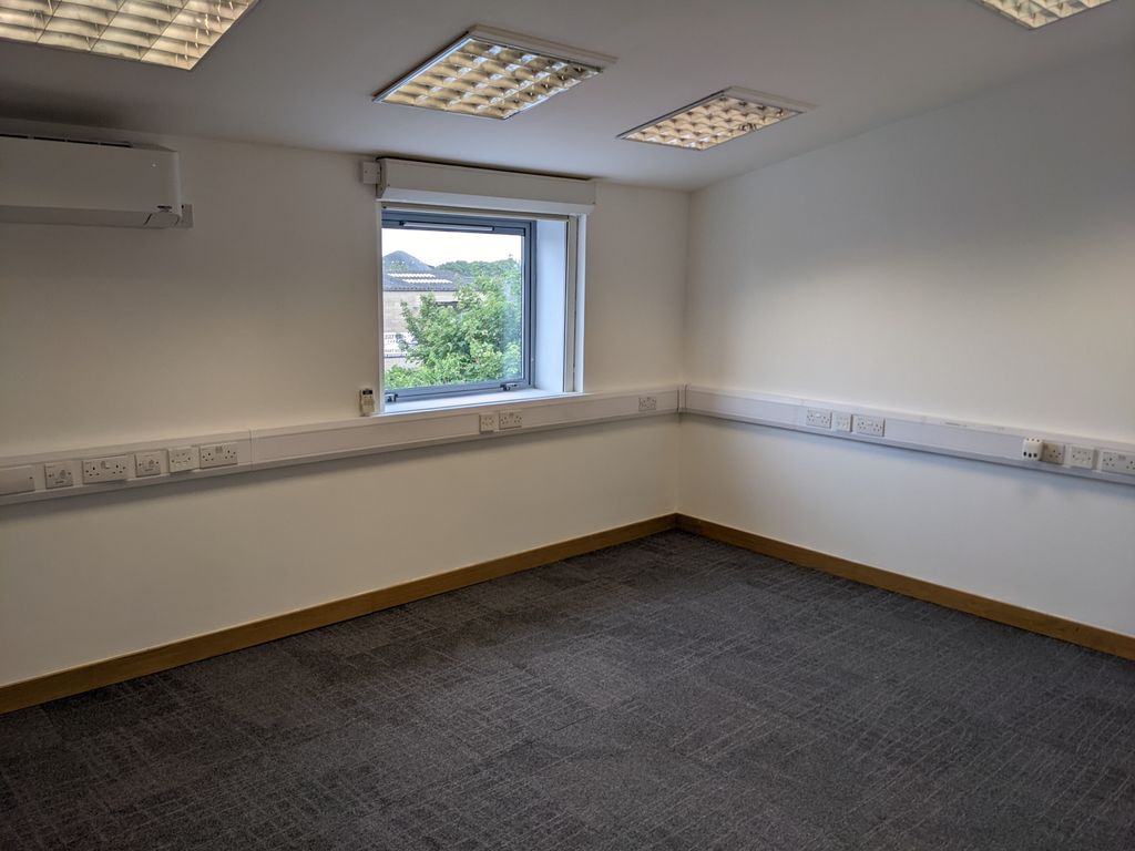 Office to let in Chesterton Lane, Cirencester GL7, £6,000 pa
