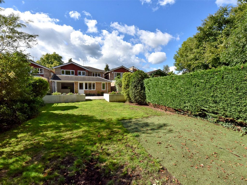 4 bed detached house to rent in Marlin Court, Marlow, Buckinghamshire SL7, £3,500 pcm
