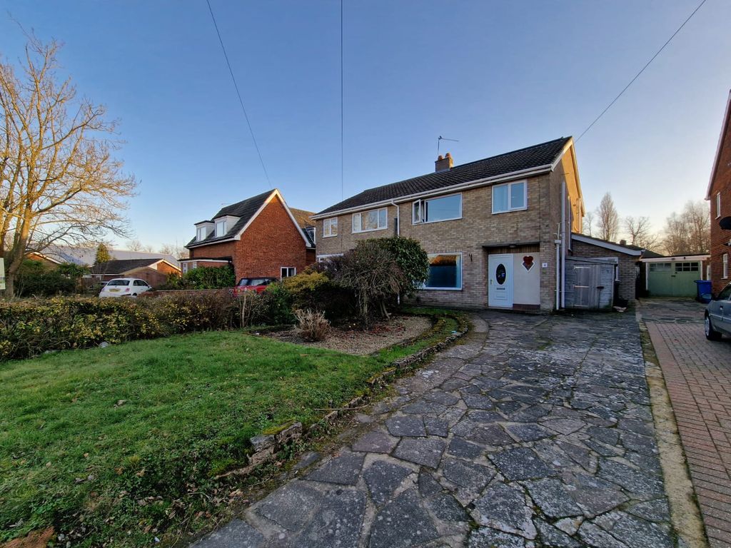 6 bed semi-detached house for sale in Fieldview, Norwich NR5, £425,000