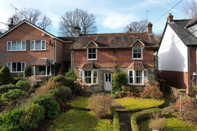 3 bed detached house for sale in Marley Lane, Haslemere GU27, £475,000
