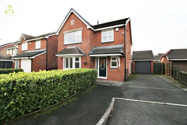 4 bed detached house for sale in Farleigh Close, Westhoughton, Bolton BL5, £395,000