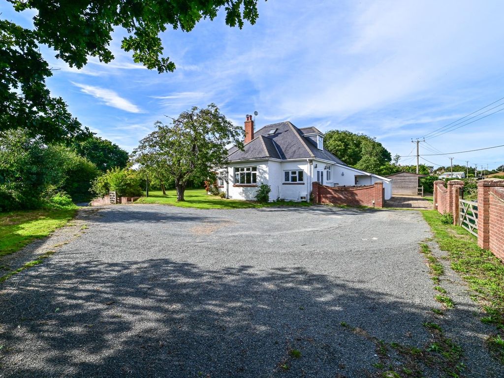 5 bed detached house for sale in Newport Road, Apse Heath, Sandown PO36, £775,000