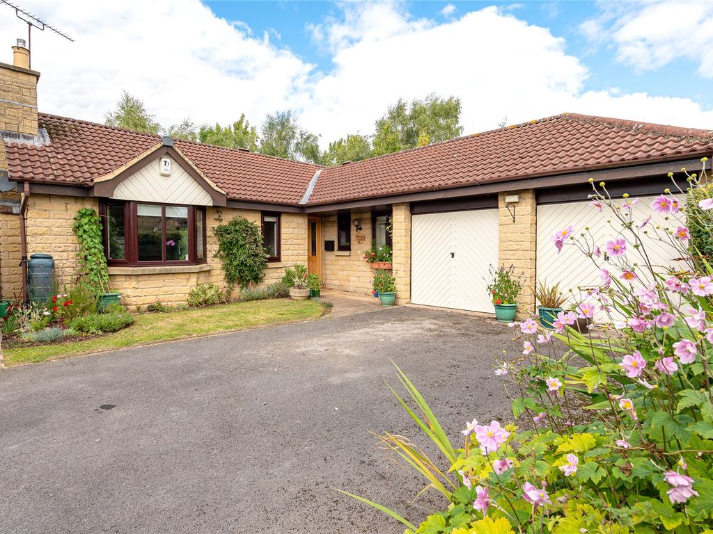 3 bed bungalow for sale in Garsdale Fold, Collingham LS22, £535,000
