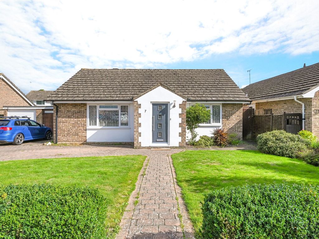 5 bed bungalow for sale in Whites Close, Hurstpierpoint, Hassocks, West Sussex BN6, £575,000