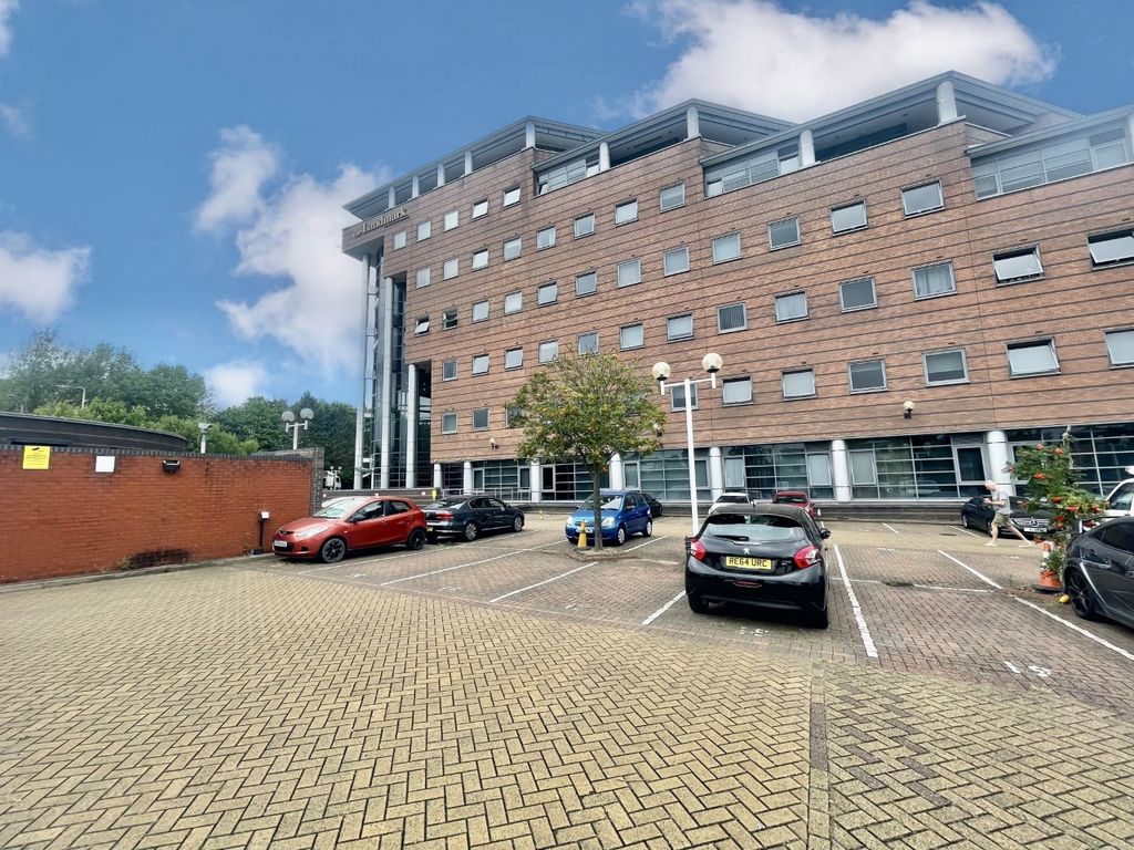 1 bed flat for sale in Waterfront West, Brierley Hill, Dudley DY5, £80,000