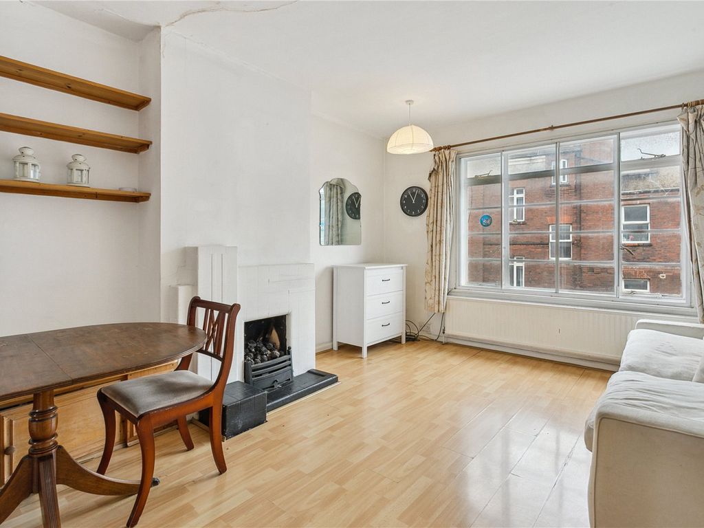 2 bed flat for sale in Effie Road, London SW6, £520,000