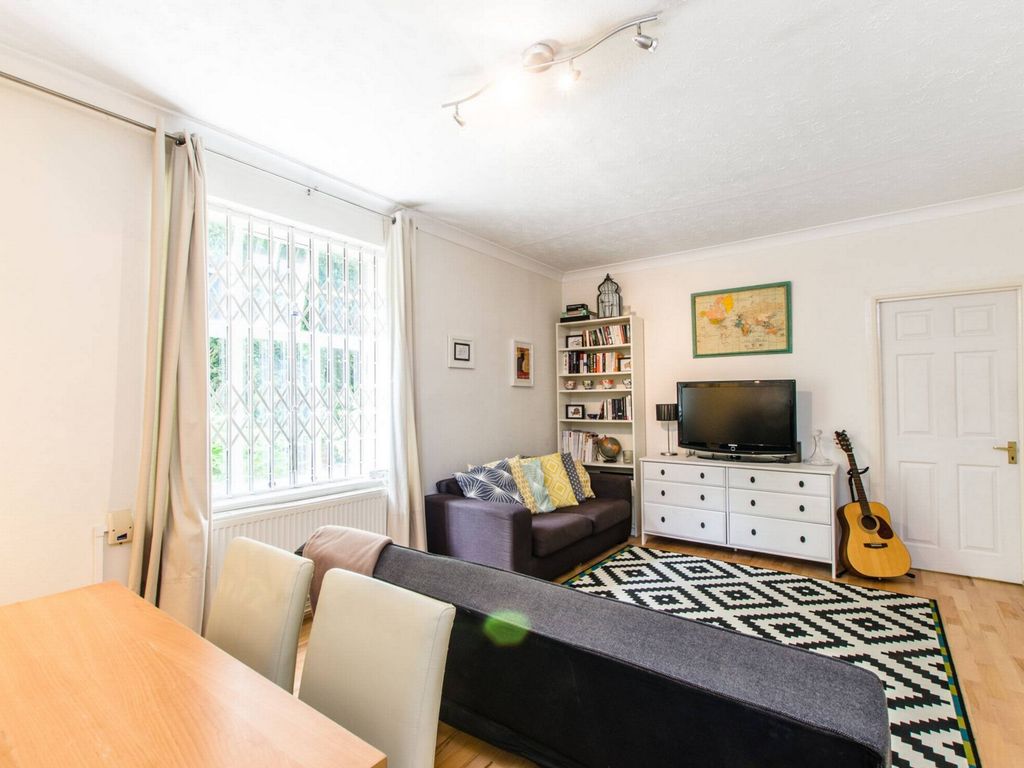 2 bed flat for sale in Holmfield Court, Belsize Grove, Belsize Park NW3, £650,000