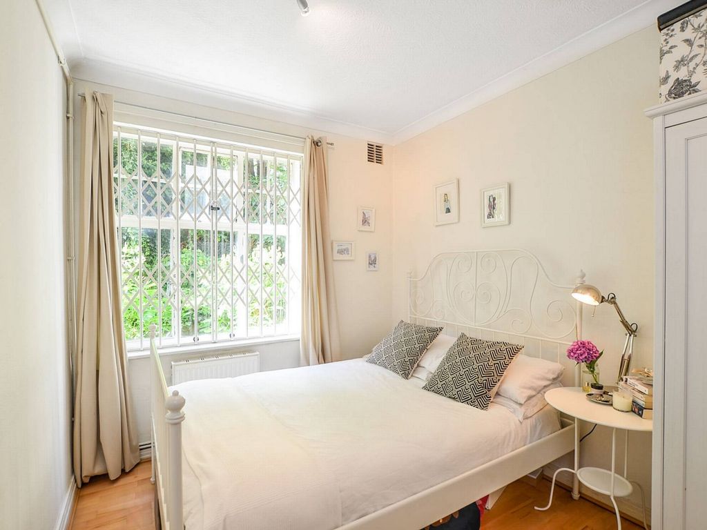 2 bed flat for sale in Holmfield Court, Belsize Grove, Belsize Park NW3, £650,000