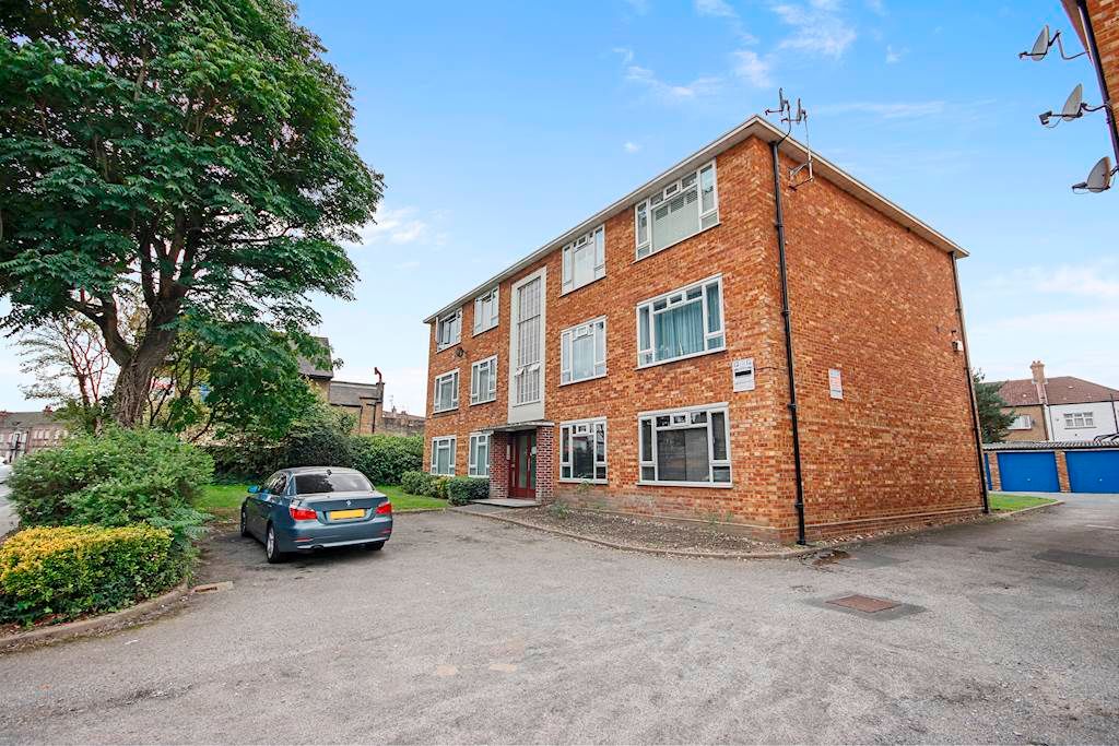 2 bed flat for sale in Friern Barnet Lane, Friern Barnet N11, £424,950