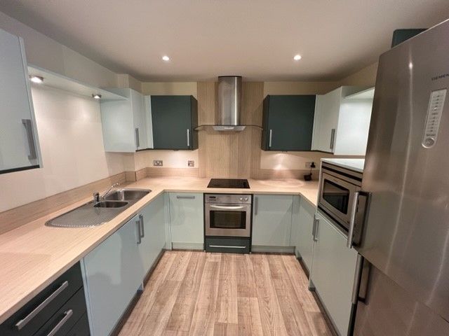 2 bed flat to rent in Churchill Way, Cardiff CF10, £1,400 pcm