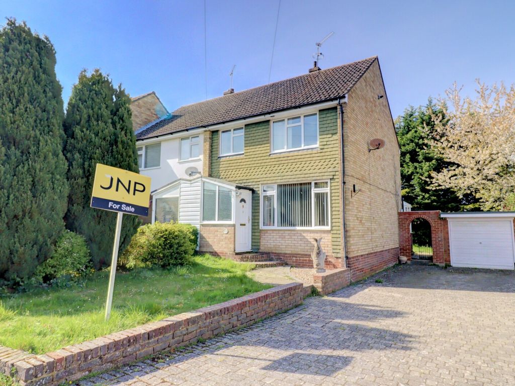 3 bed end terrace house for sale in Orchard Park, Holmer Green, High Wycombe HP15, £475,000