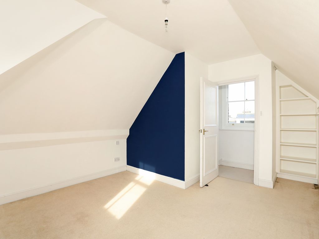 1 bed flat for sale in The Green, Twickenham TW2, £315,000