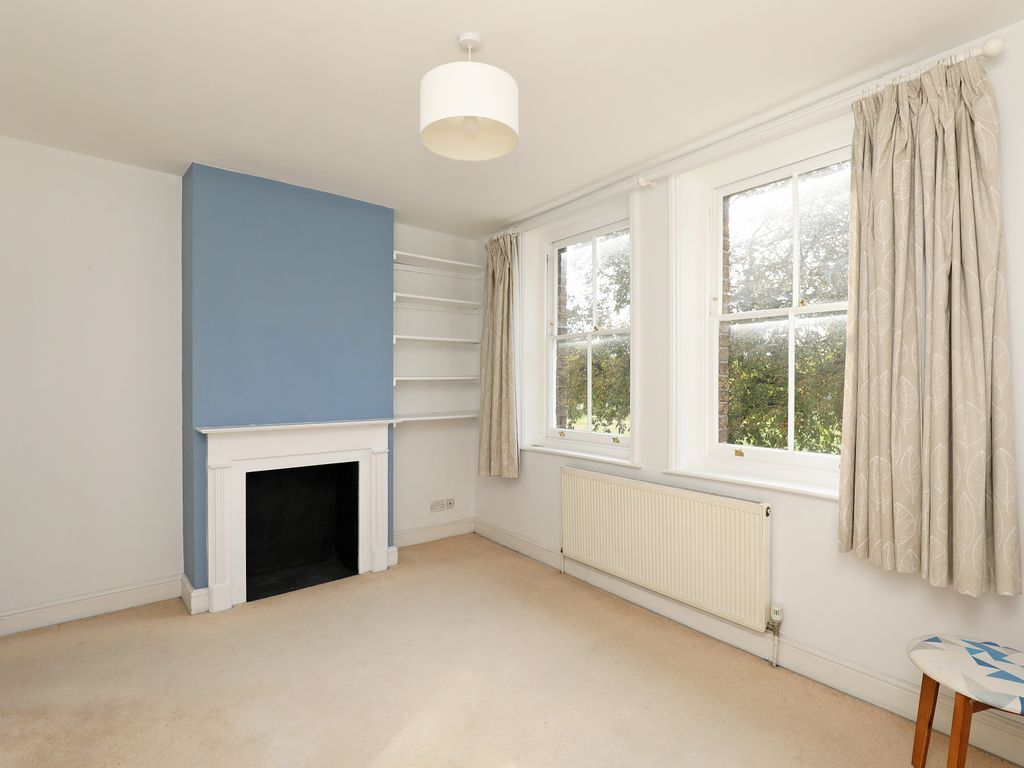 1 bed flat for sale in The Green, Twickenham TW2, £315,000