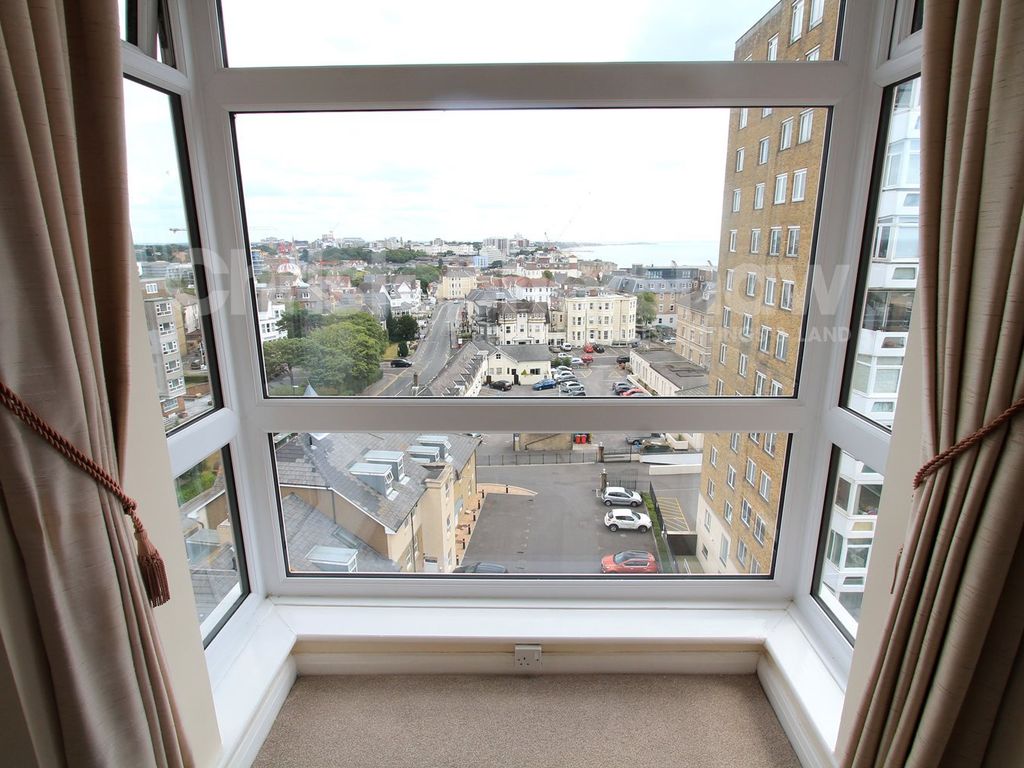 2 bed flat for sale in West Cliff Road, Westbourne, Bournemouth BH2, £400,000
