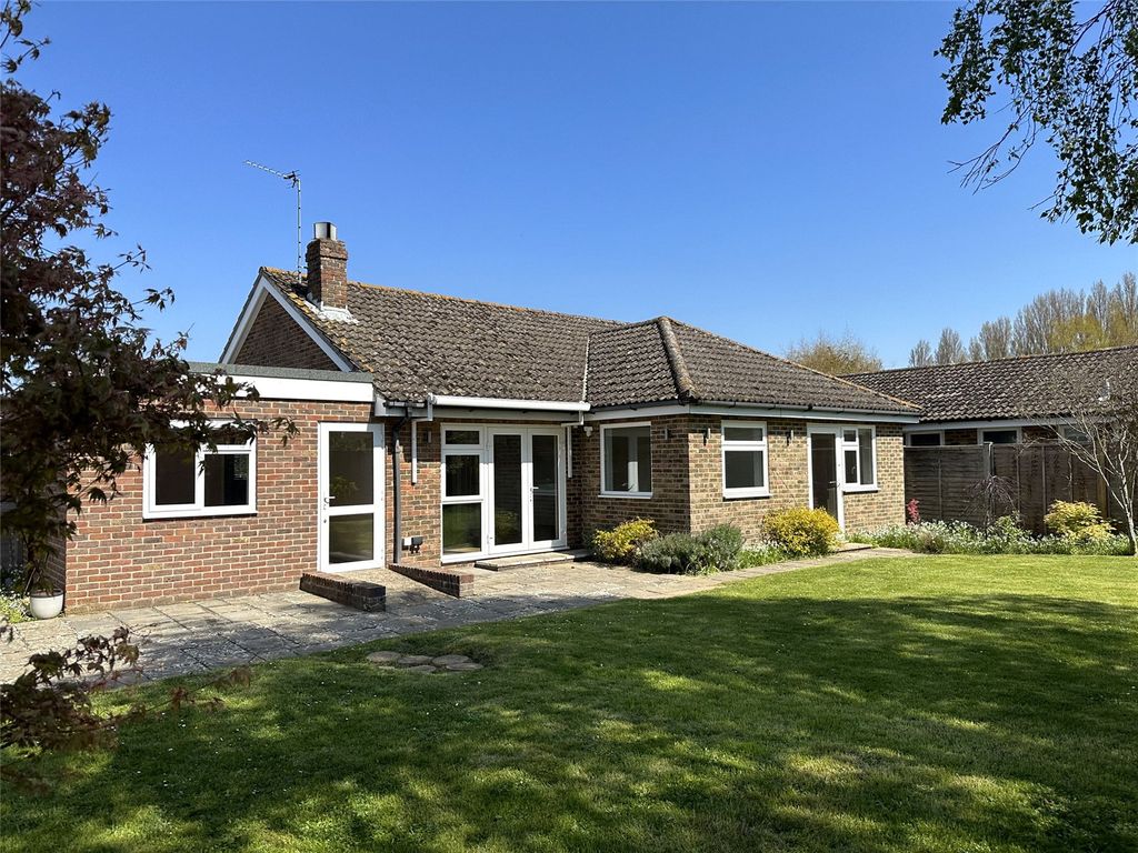 3 bed bungalow for sale in Marcuse Fields, Bosham, Chichester PO18, £775,000
