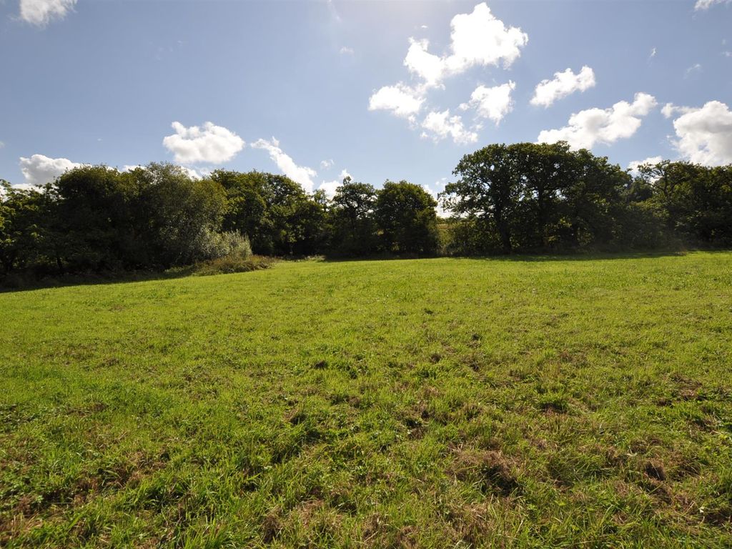 Land for sale in Llannon Road, Pontyberem, Llanelli SA15, £700,000